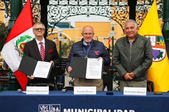 La Municipalidad de Santiago de Surco y APDAYC firman convenio para proteger los derechos de autor
