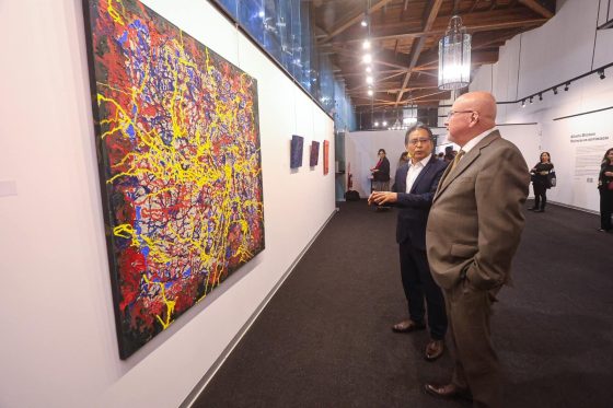 Alcalde de Surco inaugura exposición de arte “Alberto Montoro, Universo en Movimiento”