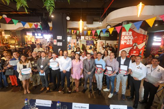 Surco otorga certificados de “Restaurantes Saludables” a 23 establecimientos del distrito